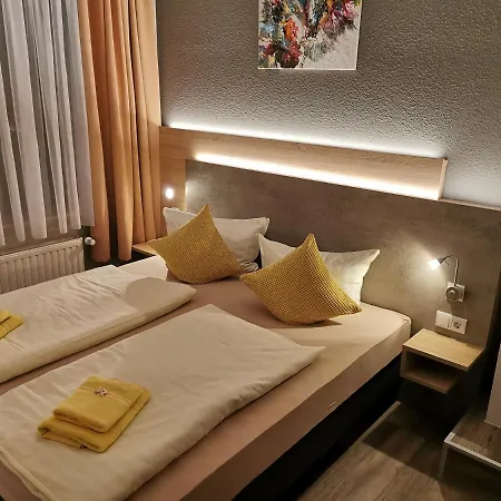 Alter Felsenkeller Мини-отель 3*